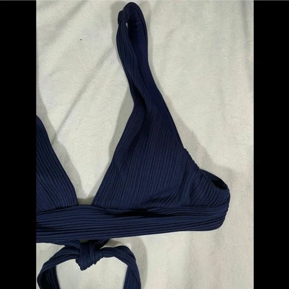 NEW $108 Robin Piccone Lily V-Neck Bikini‎ Top in Navy Blue [SZ Small ]